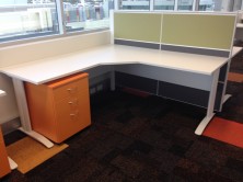 90 Degree Workstation. Ecotech Top On Span C Legs. Staxis Screen